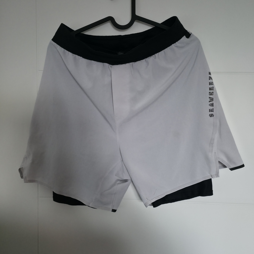 Lululemon White and Black Athletic Lined Shorts 2 in 1
